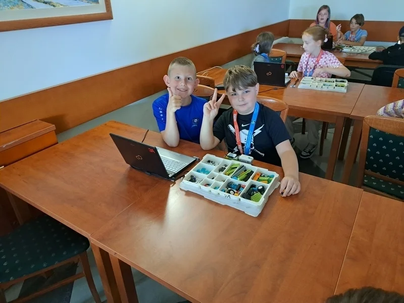 15 2zajecia z konstruowania i programowania robotow.